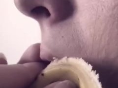 Deepthroating bananas - Screenshot 15 of 16 - Porno Español