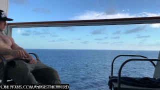 branler sur le balcon de mon bateau de croisière 