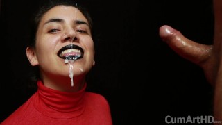 CFNM Col Roulé Rouge Lèvres Noires Branlette Sperme Bouchée Sperme Sur Les Vêtements