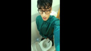 Teen Pises 5X Na Veřejných Záchodcích V Jednodenní Výzvě