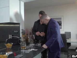 Glamkore - Slut Euro obtient une double pénétration en profondeur