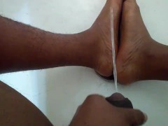 Peeing - Screenshot 5 of 16 - Masturbating