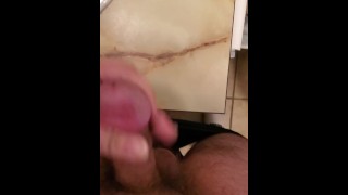 Masturbación rápida en el baño