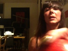 Muscle girl destroys bad apple with her huge bicep