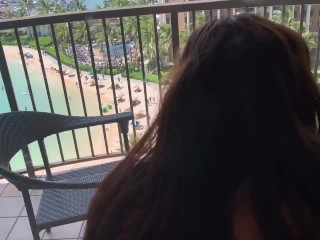 Cazzo Sul Balcone Dell'hotel Mentre Guarda Porno, Vista Oceano
