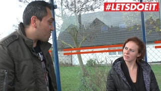LETSDOEIT - Немецкую рыжеволосую девушку в любительском видео забрали с автовокзала для секса