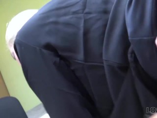 LOAN4K. Bel agente fa lamore con una ragazza sexy e approva il credito