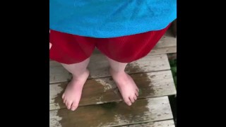 Mijando meus shorts Red na varanda