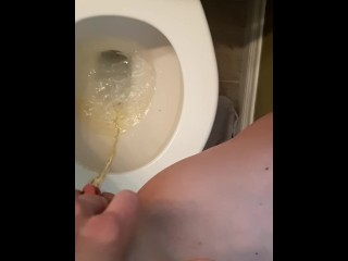 到处都是乱七八糟的尿液飞溅
