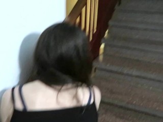 Nutte Steckte Im Eingang Fest Und Wurde an Einem öffentlichen Ort Anal Gefickt POV