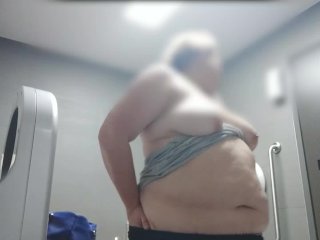 CUTE BBW MILF PLAYS WITH HER TITS AND FINGERS HERSELF IN_MACDONALDS TOILET