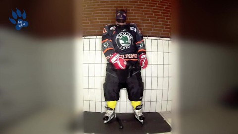 Rubber hockey pup verpissen