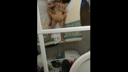 Милфа скачет на члене с зеркальным видом