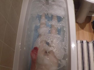  Petite MILF having a bath_and masturbating