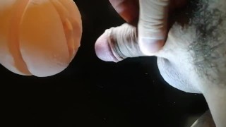 Bange slappe lul ontmoet fleshlight, kan het zijn werk goed doen?