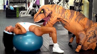 Trex Fucked A Hot Milf Stepmother In A Real Gym Encounter