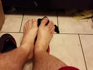 Guy Gets Kinky with his Feet