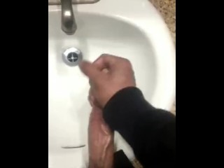 Играю с собой, пока не кончу