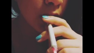 Miss Dee nicotina Fetish fumar para sus fans #02