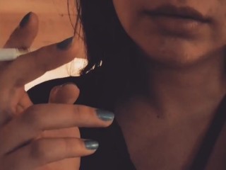 Miss Dee Nicotine Fetish Roken Voor Haar Fans #14