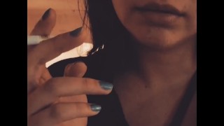 Miss Dee nicotina Fetish fumar para sus fans #14