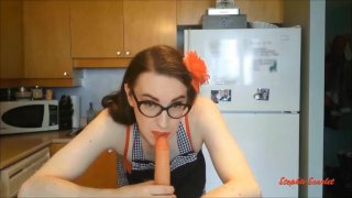 Tgirl madrastra se pone traviesa en la cocina - Remolque