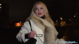 Public Agent Sexy Blondinen enge rasierte Muschi gefüllt mit Sperma