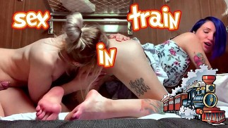 Транссексуал трахнул подругу в поезде, пока никто не видит