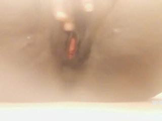 Rubbing my clit til I squirt