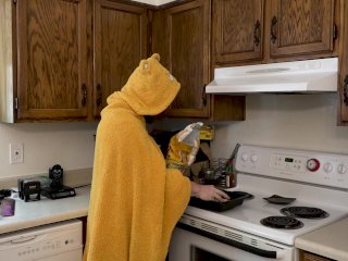 eating a pizza roll without burning my mouth