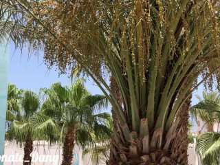 Молодой парень ПОЗИРУЕТ и Кончает себе на живот- Отдых Красное море