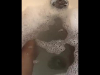 Ebony bbw feet and pussy in bath tub