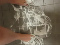 red manicure feet and shaving cream - Screenshot 15 of 16 - Feetfetish