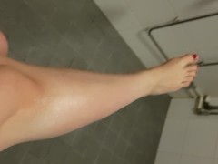 red manicure feet and shaving cream - Screenshot 5 of 16 - Feetfetish