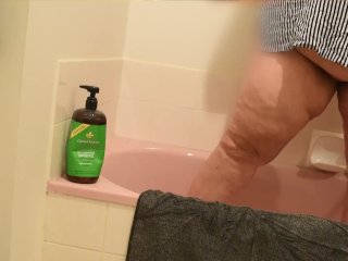 HORNY BBW SMOKES IN BATHROOM &PLAYS WITH_HERSELF