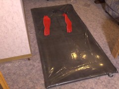 Unboxing Vacbed with hands - Unxboxing Vakuumbett mit Handschuhe