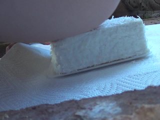 cake sitting, object crush, food crushing, big boobs