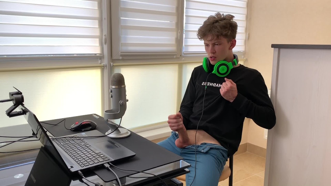 Young Streamer on Twitch jerking off after stream Big Dick  Monster cock