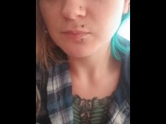 Queen FB'S breakfast snack, a mouth that keeps giving