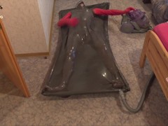 Selfbondage im Vakuumbett