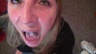 Marie Madison Gibt Schnelles Deep Throat Schlucken
