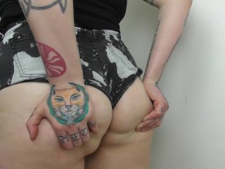 SEXY TATTOOED CHICK W/ FAT_ASS IN GIVES_JERK OFF INSTRUCTIONS JOI
