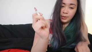 MissDeeNicotine fumando Fetish, fumadora asiática