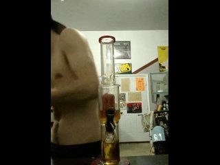 Celebrating 800 views with a sexy bong hit