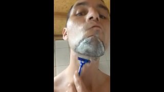 Estou raspando a barba para ser sexy