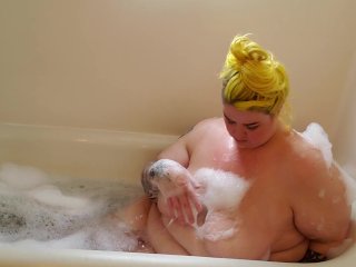 Cute Tattooed Bbw Plays in aBubble Bath!