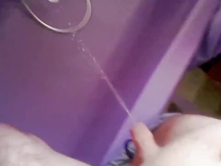 Heimlich in Die Badewanne Einer Freundin Gepisst - Und Das Nicht Wenig :-)