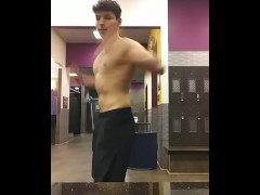 Flexin a little