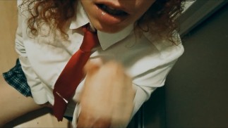 女学生口交，脸上有精液