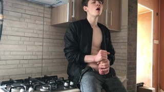 STEP SON JERKING OFF WHEN HIS DADDY IS NOT IN THE HOUSE 23Cm LARGE LOAD